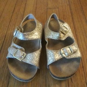 Girls Vintage Double Strap Metallic Gold Crossover Sandals Size 7
